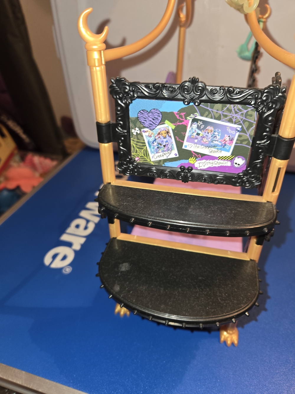 Monster High Gold and Purple Doll Bed with Star Garland - Picture 4 of 5